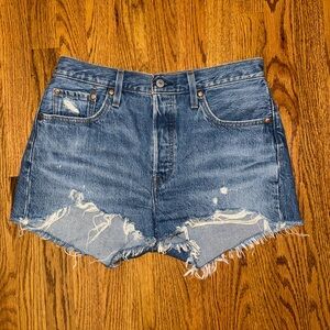 Women’s Levi shorts size 29